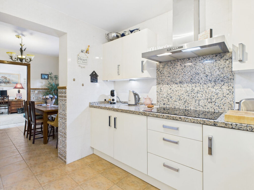 11 20939a0134ad724a8cb2a801094d15a4 064649